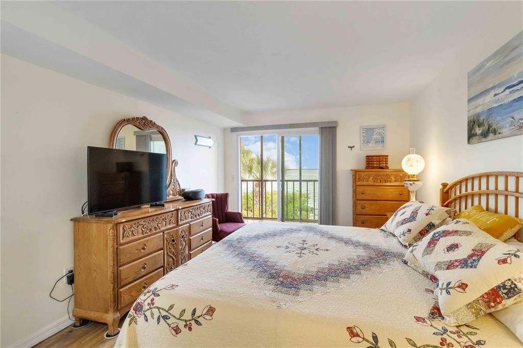 待售: $299,900 (2 贝兹, 2 浴室, 1168 平方英尺)