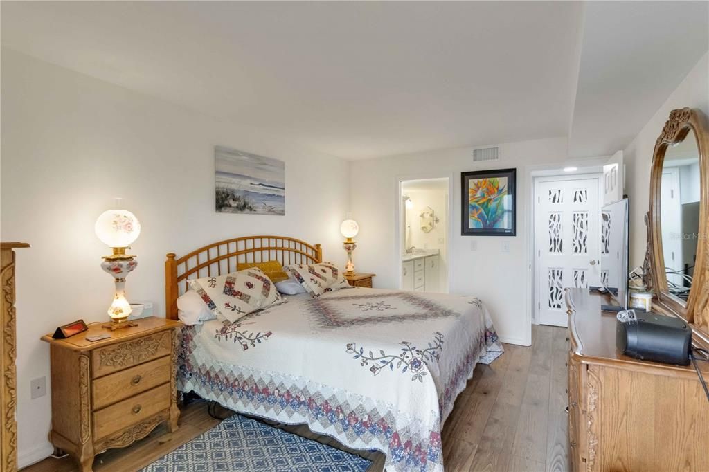 待售: $299,900 (2 贝兹, 2 浴室, 1168 平方英尺)