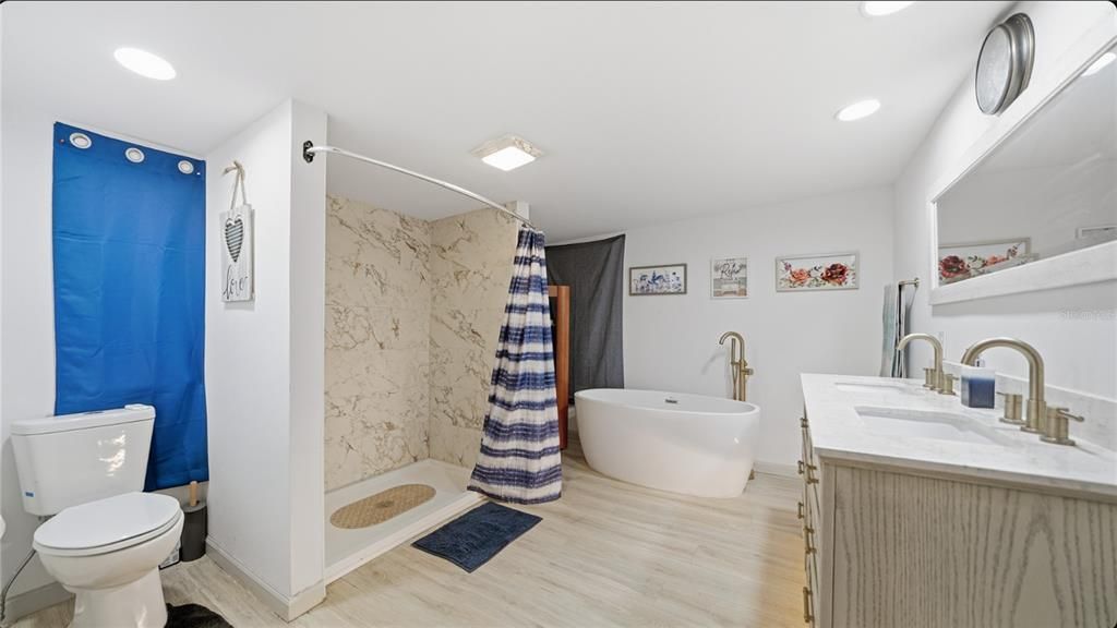 For Sale: $355,000 (4 beds, 3 baths, 1616 Square Feet)