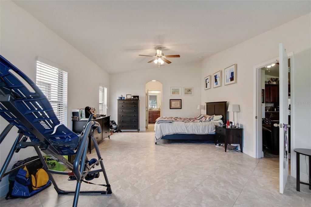 Active With Contract: $2,350 (3 beds, 2 baths, 1665 Square Feet)