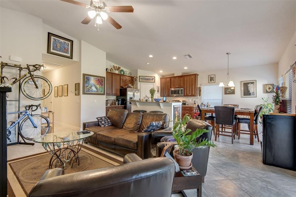 Active With Contract: $2,350 (3 beds, 2 baths, 1665 Square Feet)