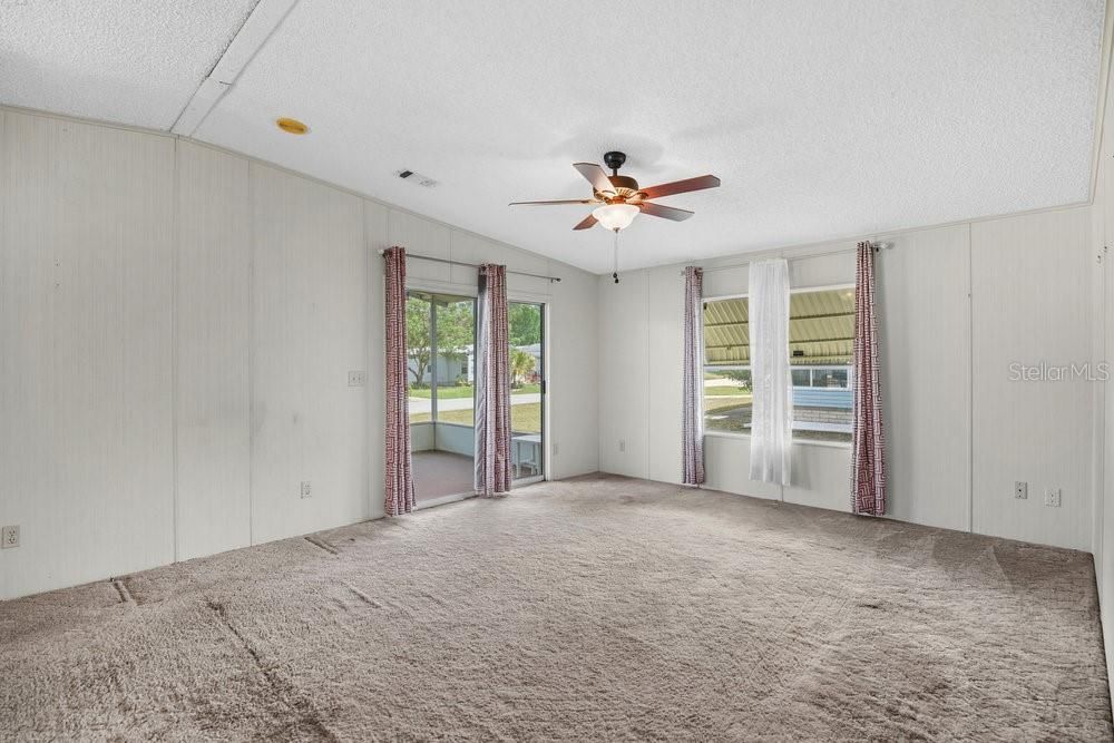 For Sale: $189,900 (2 beds, 2 baths, 1051 Square Feet)