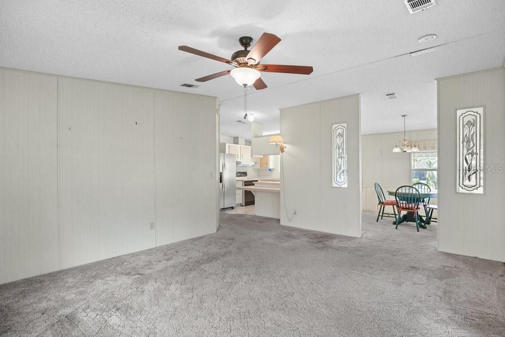 For Sale: $189,900 (2 beds, 2 baths, 1051 Square Feet)