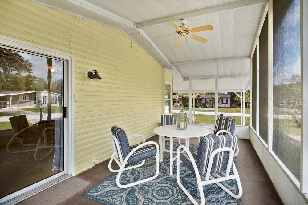 For Sale: $189,900 (2 beds, 2 baths, 1051 Square Feet)