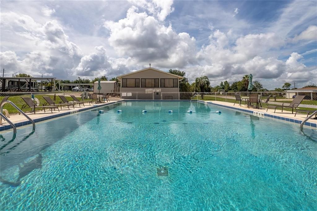 For Sale: $189,900 (2 beds, 2 baths, 1051 Square Feet)