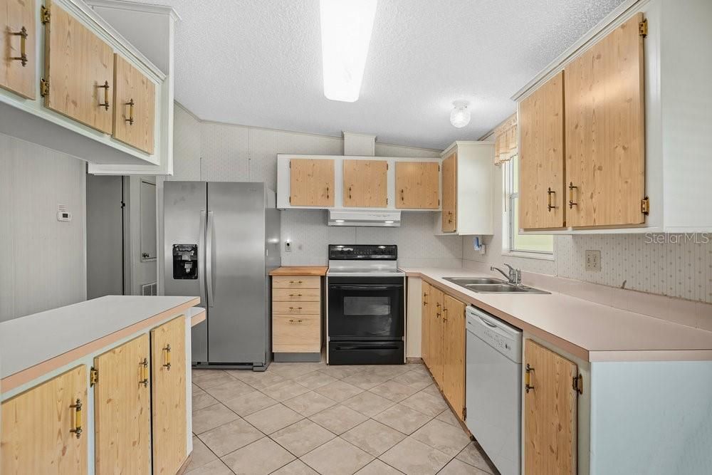 For Sale: $189,900 (2 beds, 2 baths, 1051 Square Feet)