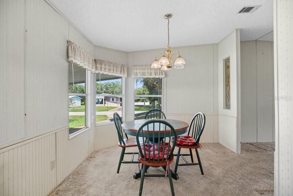 For Sale: $189,900 (2 beds, 2 baths, 1051 Square Feet)