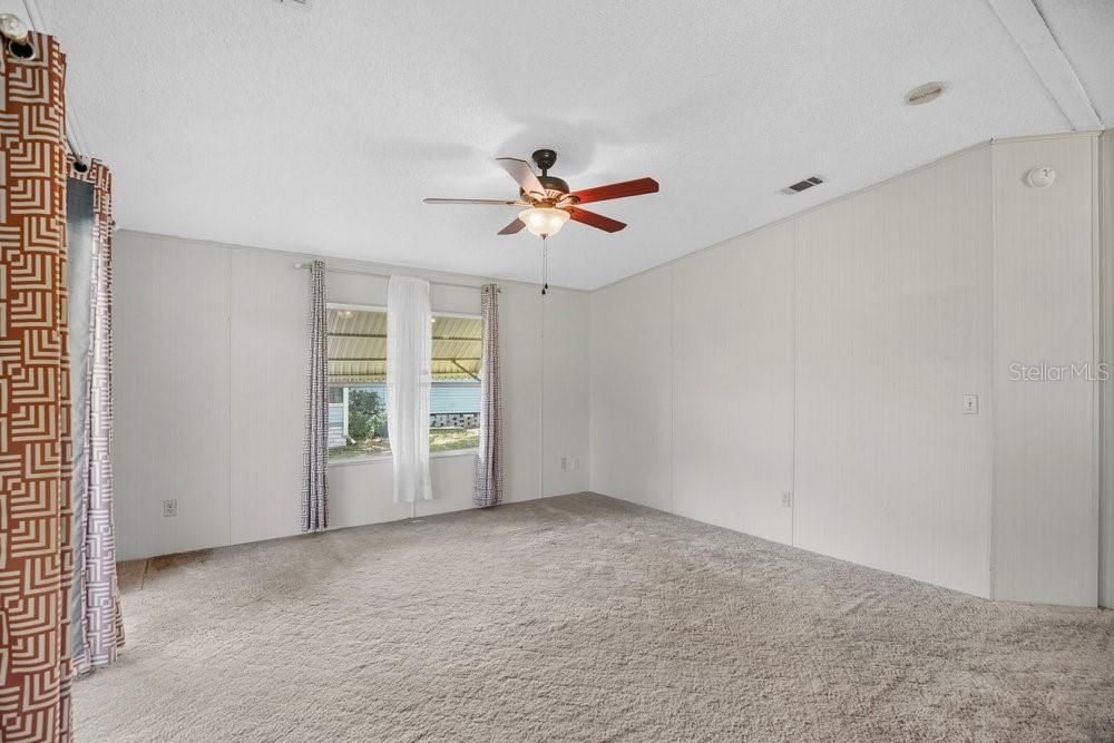 For Sale: $189,900 (2 beds, 2 baths, 1051 Square Feet)