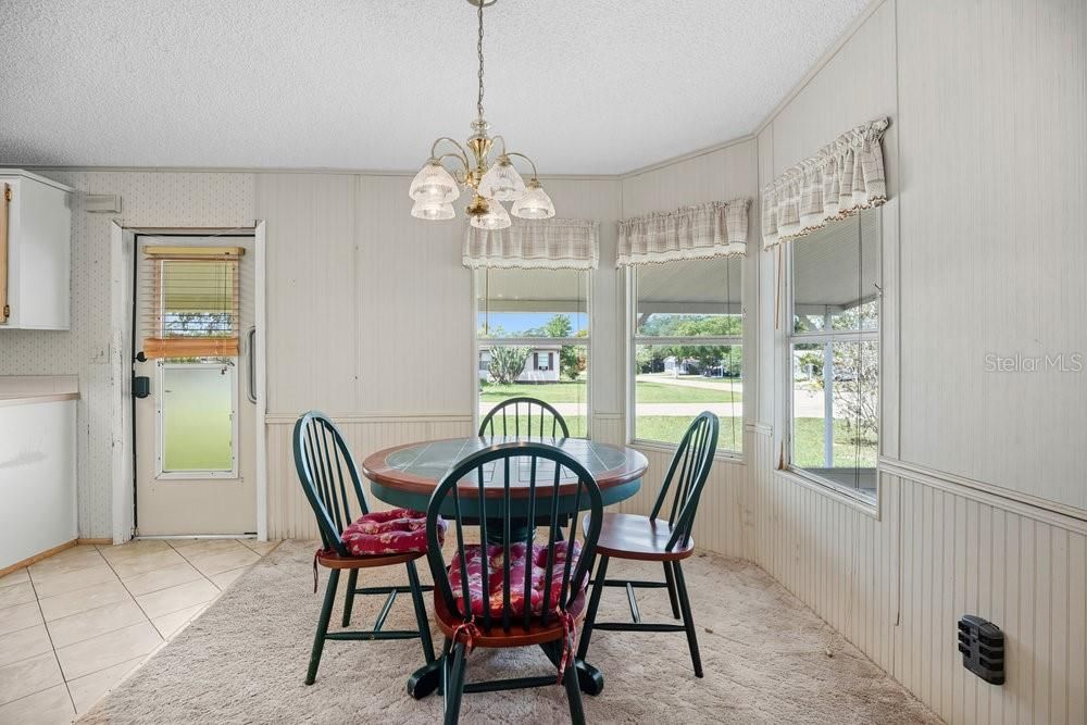 For Sale: $189,900 (2 beds, 2 baths, 1051 Square Feet)