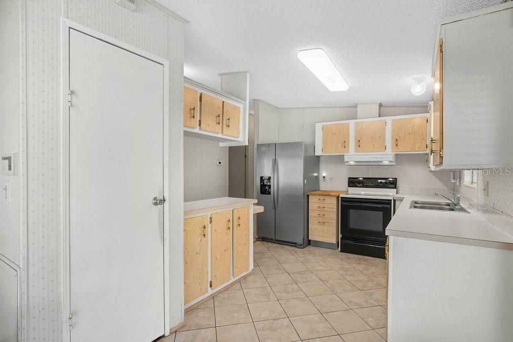 For Sale: $189,900 (2 beds, 2 baths, 1051 Square Feet)