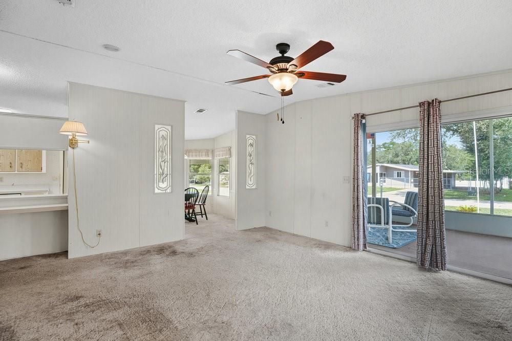 For Sale: $189,900 (2 beds, 2 baths, 1051 Square Feet)