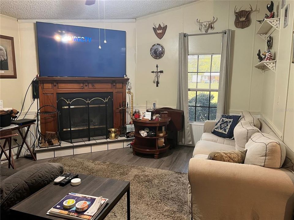 For Sale: $239,000 (3 beds, 2 baths, 1402 Square Feet)