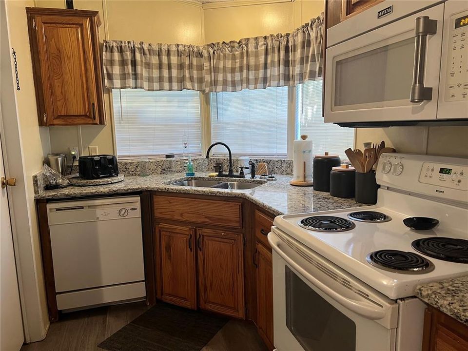 For Sale: $239,000 (3 beds, 2 baths, 1402 Square Feet)