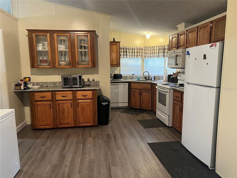 For Sale: $239,000 (3 beds, 2 baths, 1402 Square Feet)