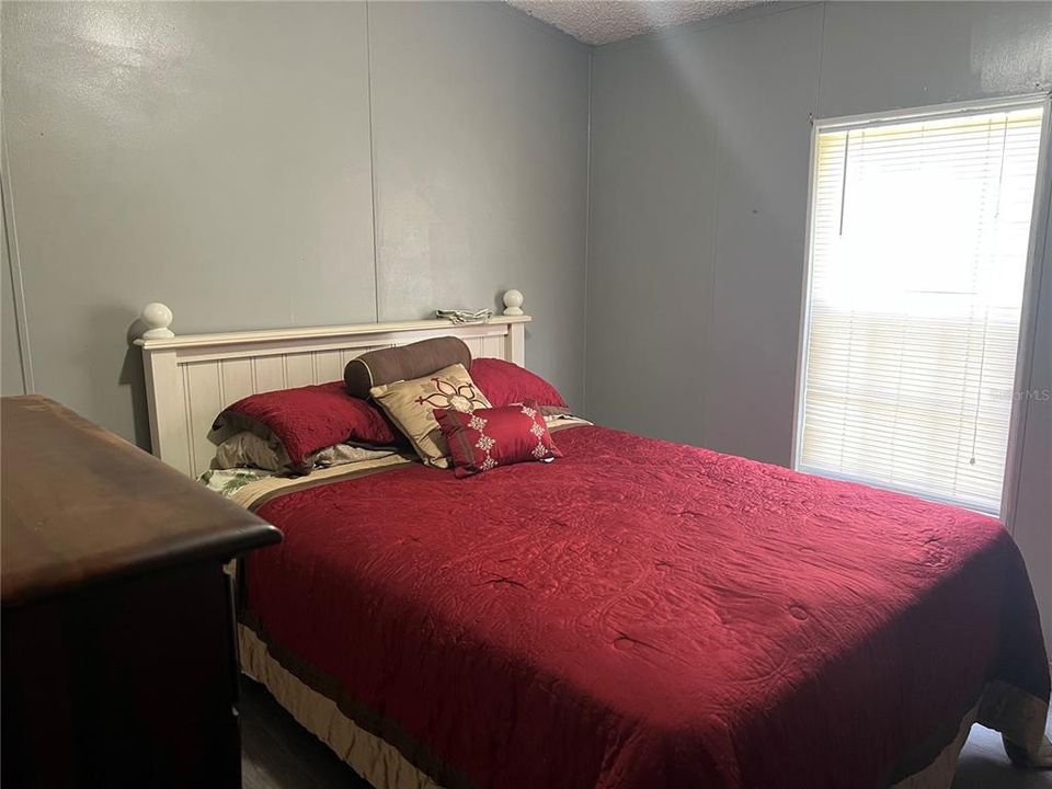 For Sale: $239,000 (3 beds, 2 baths, 1402 Square Feet)