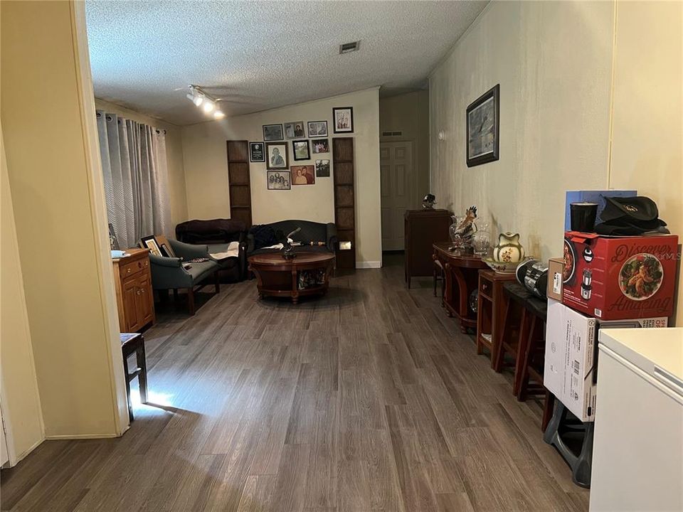 For Sale: $239,000 (3 beds, 2 baths, 1402 Square Feet)