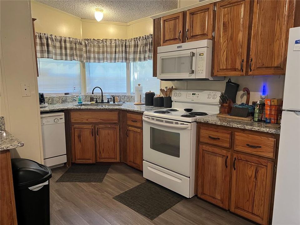 For Sale: $239,000 (3 beds, 2 baths, 1402 Square Feet)