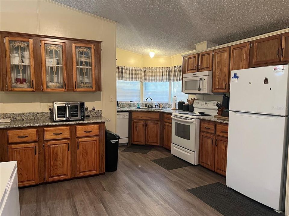 For Sale: $239,000 (3 beds, 2 baths, 1402 Square Feet)