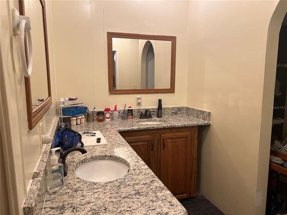 For Sale: $239,000 (3 beds, 2 baths, 1402 Square Feet)