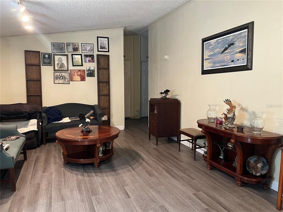 For Sale: $239,000 (3 beds, 2 baths, 1402 Square Feet)