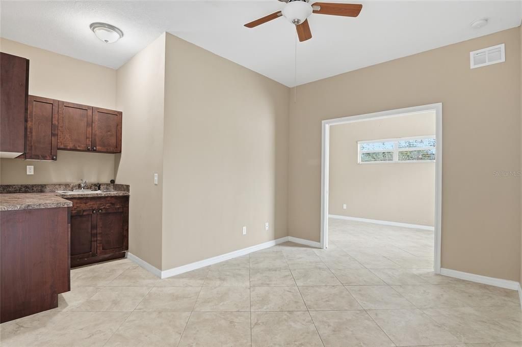 Под контрактом: $525,000 (5 спален, 3 ванн, 2790 Квадратных фут)