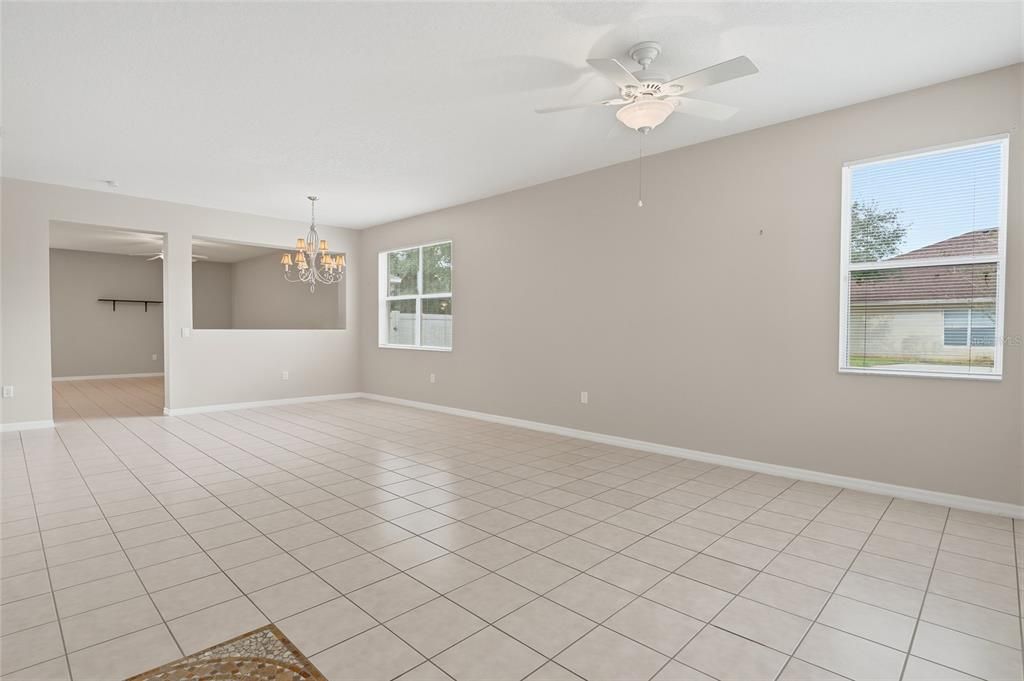 Под контрактом: $525,000 (5 спален, 3 ванн, 2790 Квадратных фут)