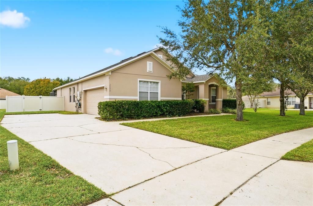 Под контрактом: $525,000 (5 спален, 3 ванн, 2790 Квадратных фут)