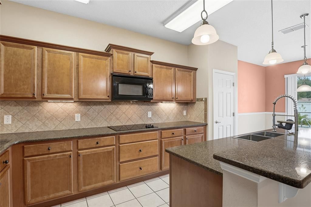 Под контрактом: $525,000 (5 спален, 3 ванн, 2790 Квадратных фут)