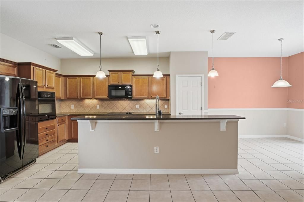 Под контрактом: $525,000 (5 спален, 3 ванн, 2790 Квадратных фут)