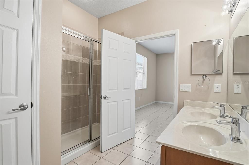 Под контрактом: $525,000 (5 спален, 3 ванн, 2790 Квадратных фут)