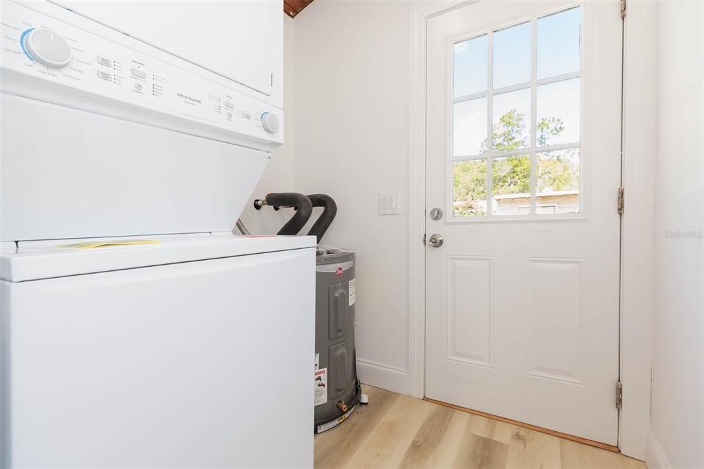 出租: $1,950 (3 贝兹, 2 浴室, 1024 平方英尺)