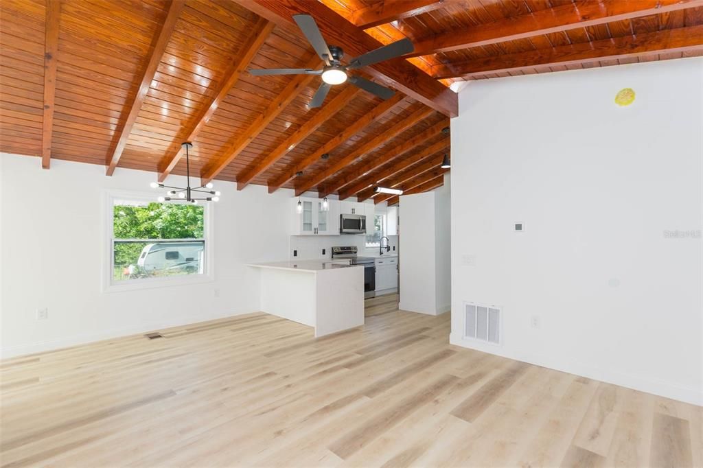 出租: $1,950 (3 贝兹, 2 浴室, 1024 平方英尺)