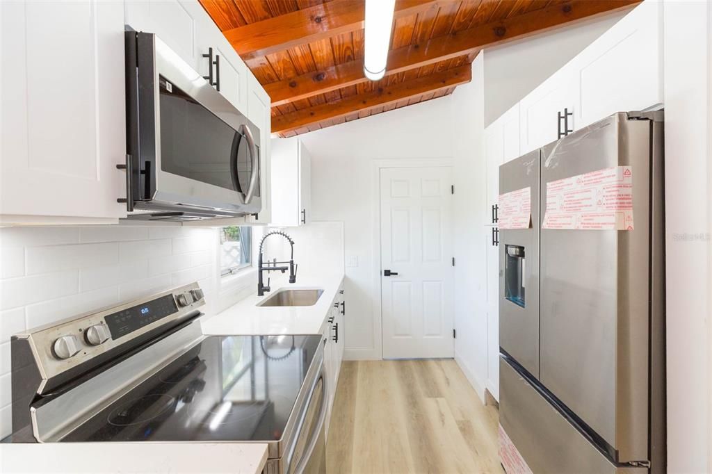 出租: $1,950 (3 贝兹, 2 浴室, 1024 平方英尺)