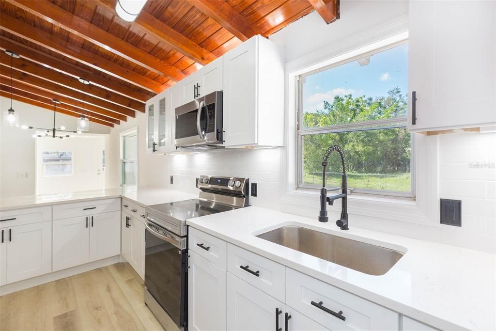 出租: $1,950 (3 贝兹, 2 浴室, 1024 平方英尺)