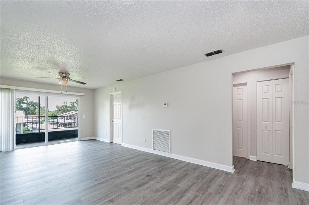 For Rent: $1,400 (2 beds, 2 baths, 864 Square Feet)