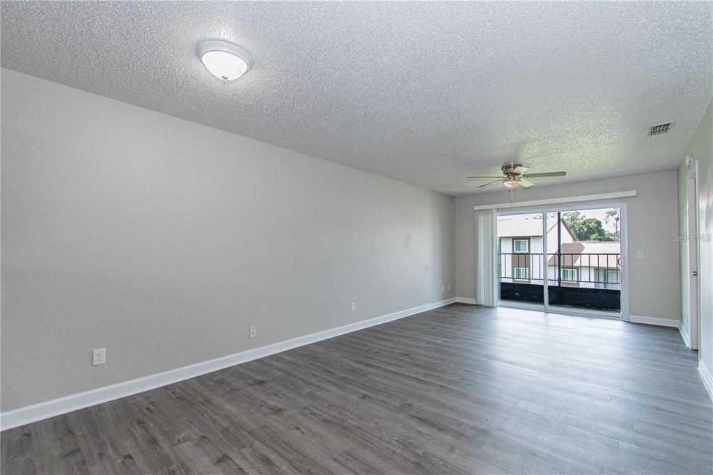 For Rent: $1,400 (2 beds, 2 baths, 864 Square Feet)