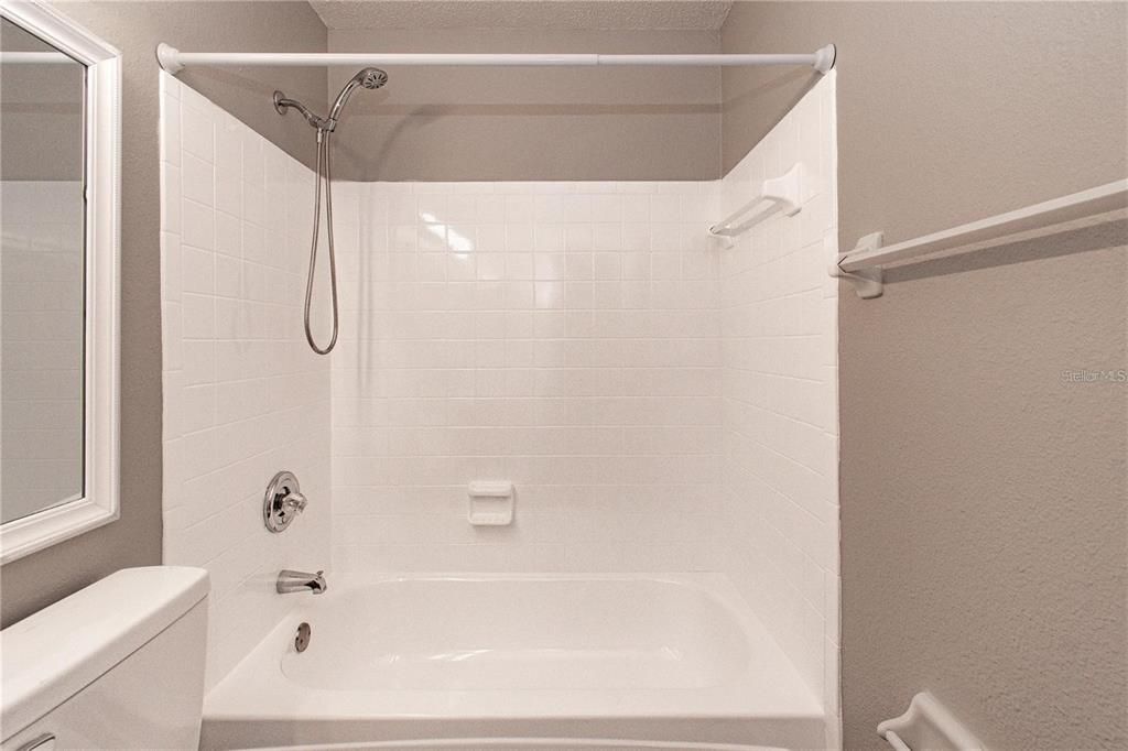 For Rent: $1,400 (2 beds, 2 baths, 864 Square Feet)