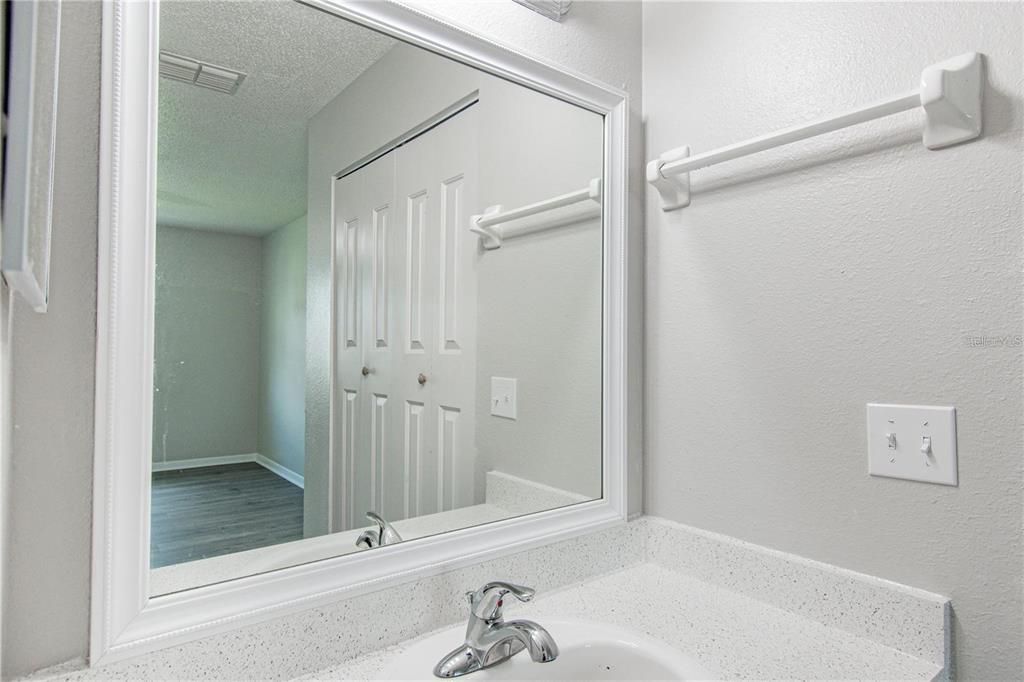 For Rent: $1,400 (2 beds, 2 baths, 864 Square Feet)