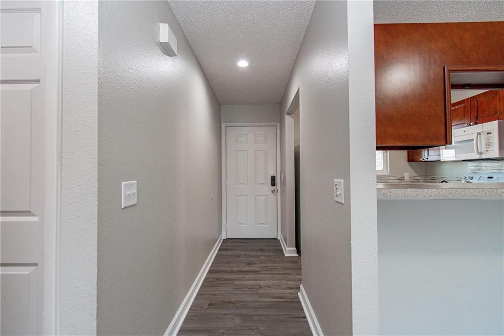 For Rent: $1,400 (2 beds, 2 baths, 864 Square Feet)