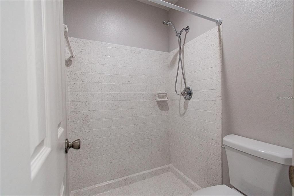 For Rent: $1,400 (2 beds, 2 baths, 864 Square Feet)