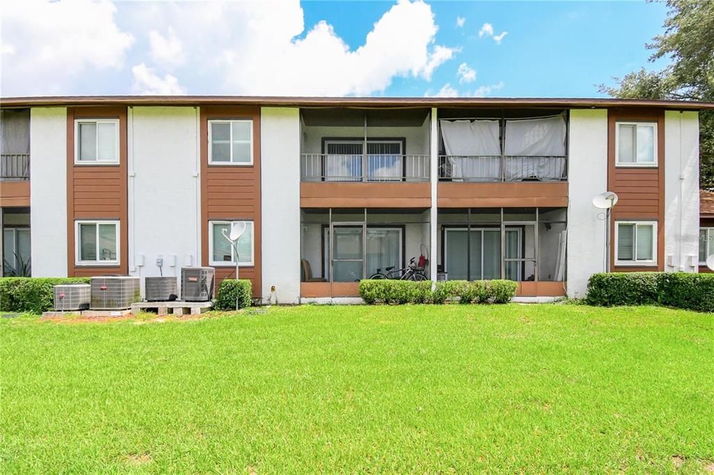 For Rent: $1,400 (2 beds, 2 baths, 864 Square Feet)