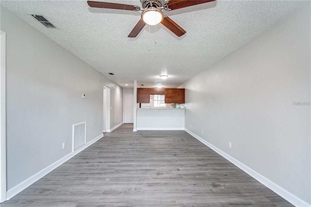 For Rent: $1,400 (2 beds, 2 baths, 864 Square Feet)