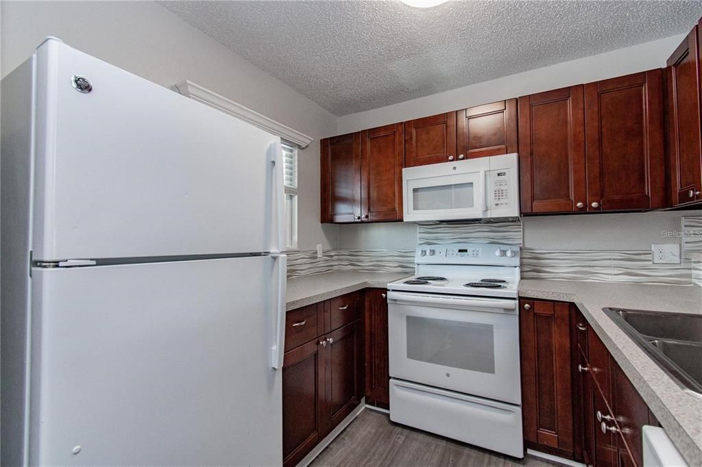 For Rent: $1,400 (2 beds, 2 baths, 864 Square Feet)