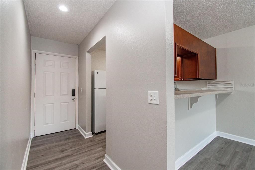 For Rent: $1,400 (2 beds, 2 baths, 864 Square Feet)