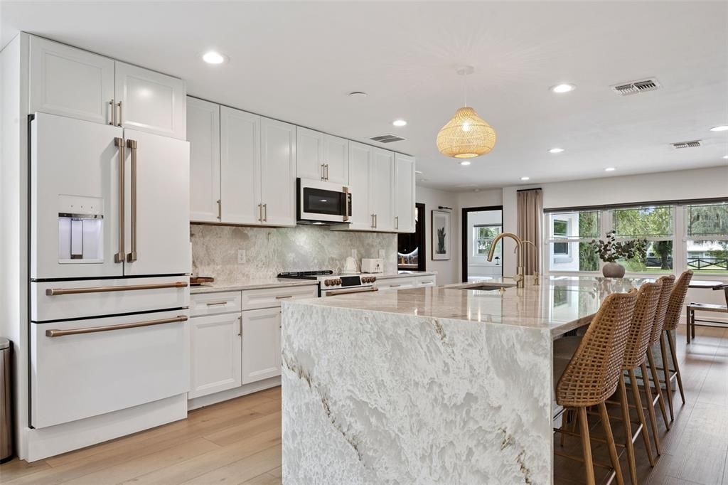 For Sale: $1,175,000 (3 beds, 3 baths, 2400 Square Feet)