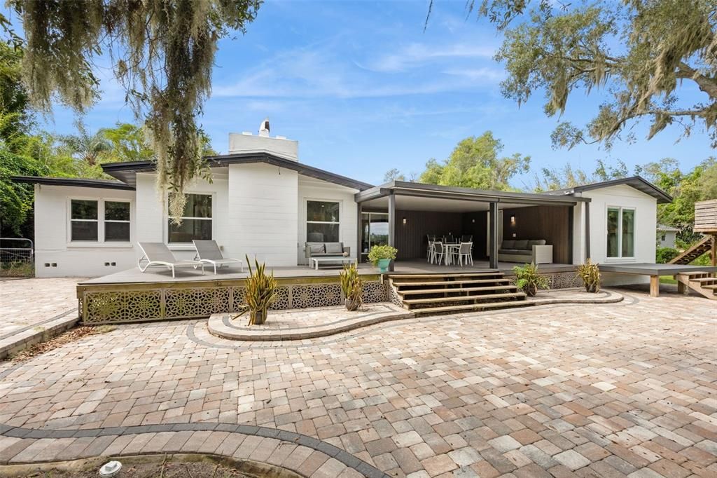 For Sale: $1,175,000 (3 beds, 3 baths, 2400 Square Feet)