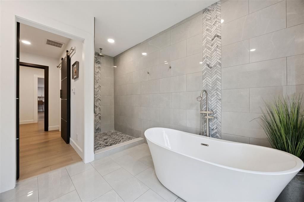 For Sale: $1,175,000 (3 beds, 3 baths, 2400 Square Feet)