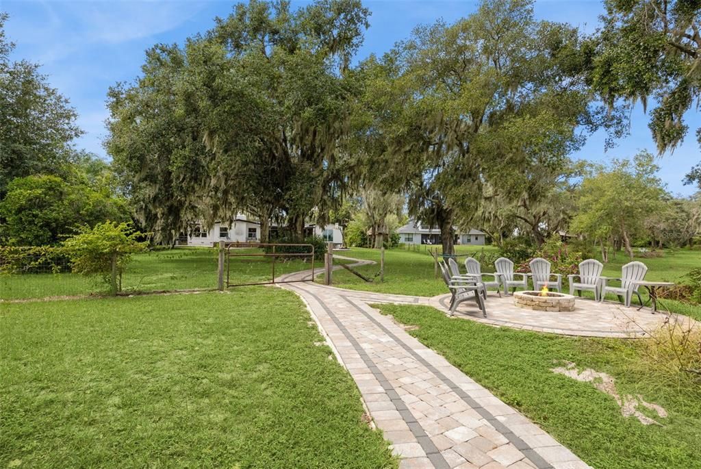 For Sale: $1,175,000 (3 beds, 3 baths, 2400 Square Feet)