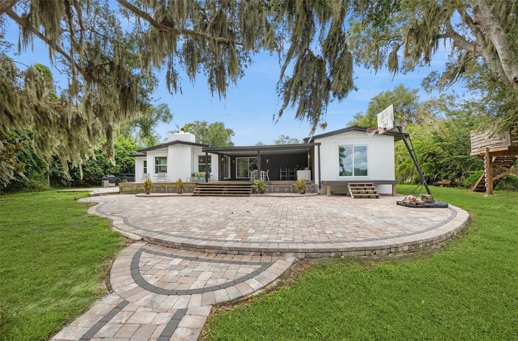 For Sale: $1,175,000 (3 beds, 3 baths, 2400 Square Feet)