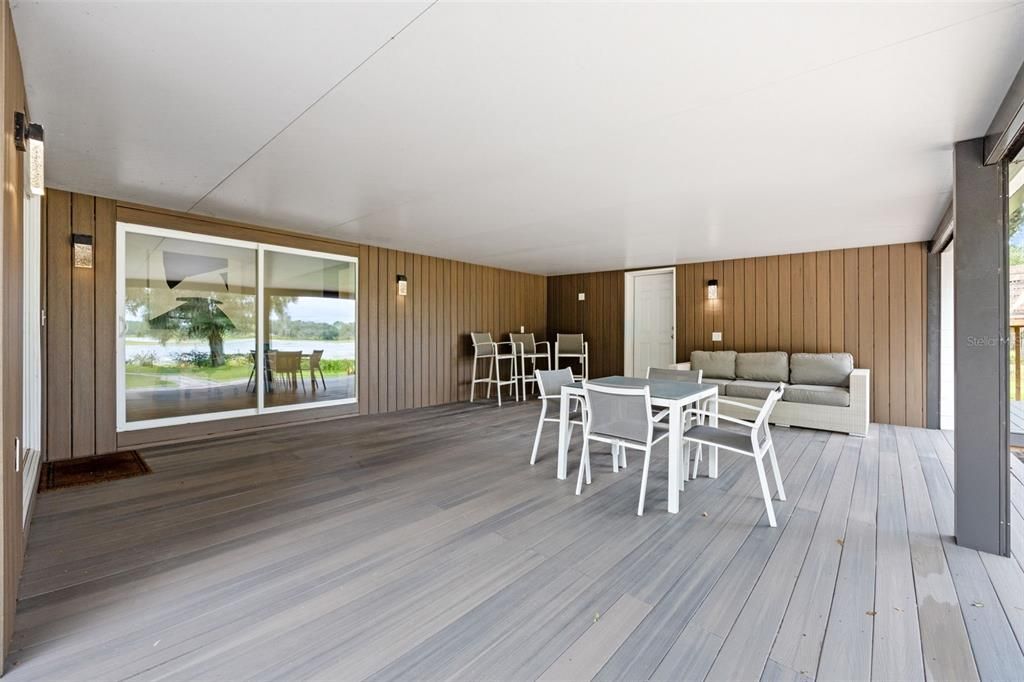 For Sale: $1,175,000 (3 beds, 3 baths, 2400 Square Feet)